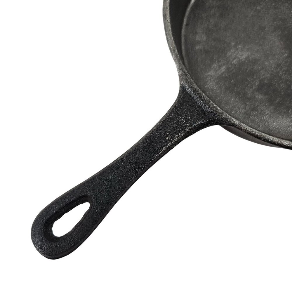 Cast Iron Skillet Double Pour Spout Made In China 6 in Diameter Handle Loop - Picture 7 of 10